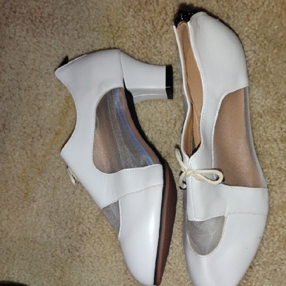 Source Unknown White and Black Heels